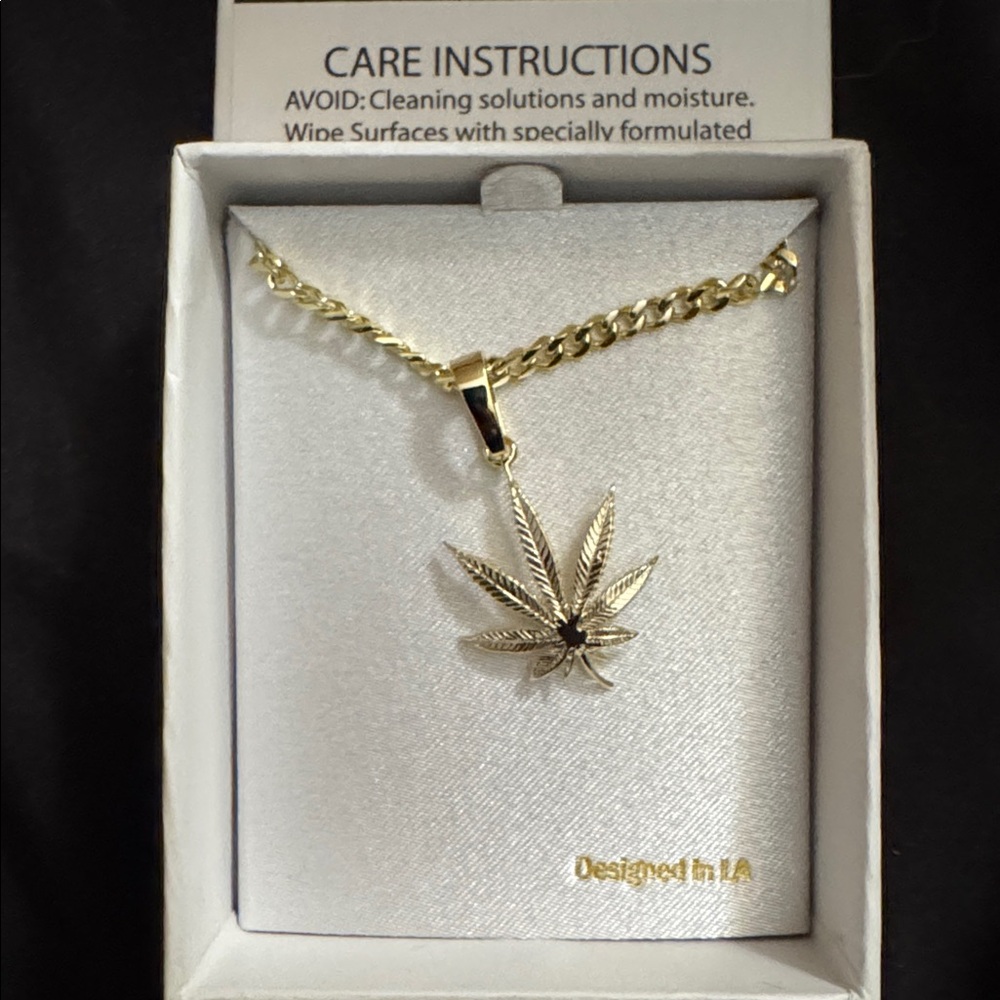 Gold Leaf Pendant Necklace